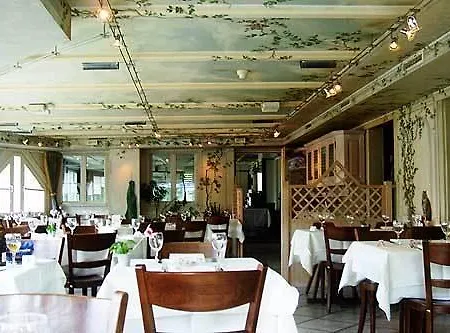 & Restaurant Bahnhof 酒店